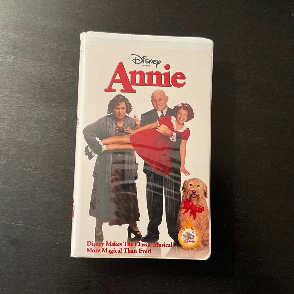 Annie VHS Tape Disney The Wonderful World Of Disney Movie‎ Musical